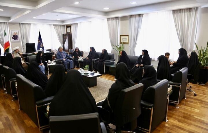 صالحی: ادبیات دینی ما را به زندگی و مرگ کریمانه دعوت می‌کند