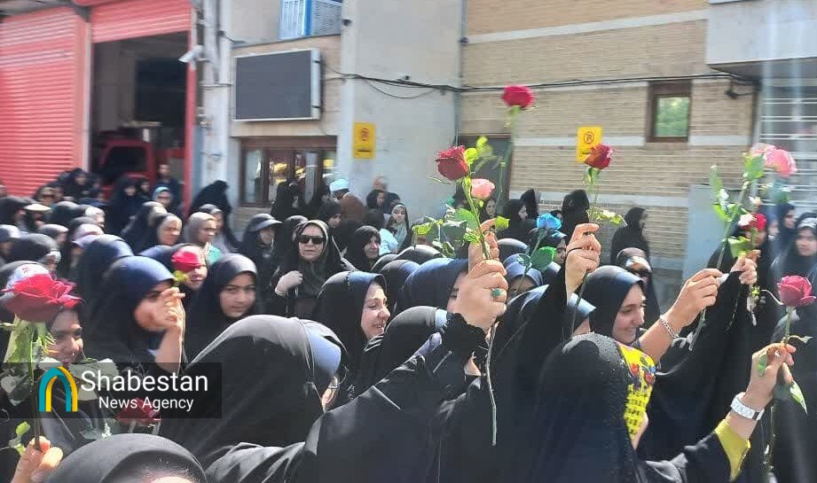 صدای صلوات، عطر گلاب، گامهای افتخار؛ روایت یک روز متفاوت برای دختران شیرازی