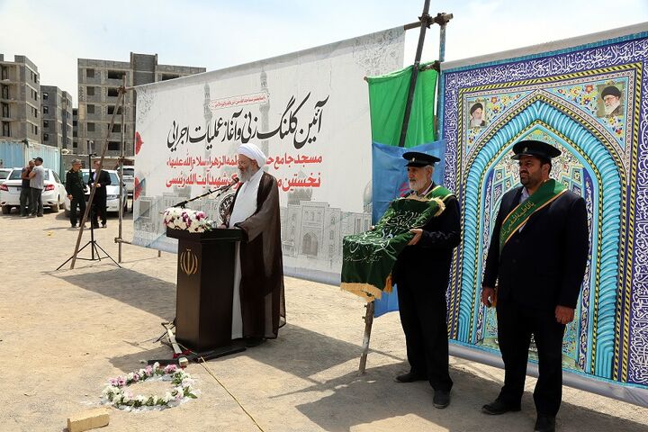 کلنگ‌زنی اولین مسجد نهضت ملی مسکن قم به مناسبت دهه کرامت