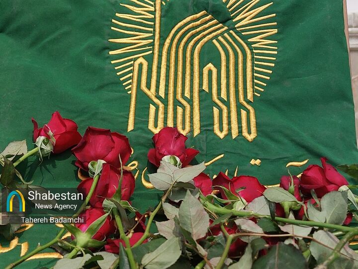 آغاز برنامه‌های کاروان زیر سایه خورشید با حضور خدام آستان قدس رضوی بر مزار سردار دل‌ها