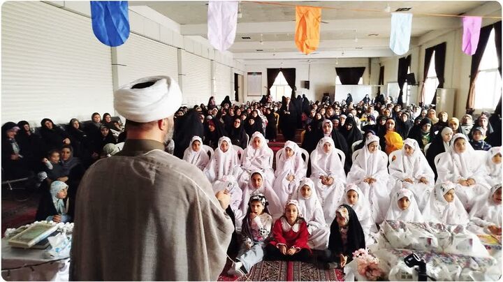 دختران عنصری فعال و سازنده در جامعه هستند