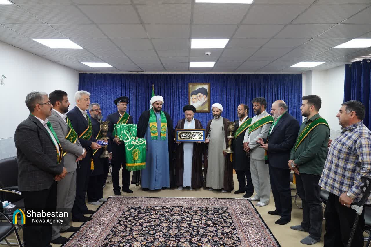 دیدار خادمان حرم حضرت معصومه با نمایندهولی فقیه در لرستان