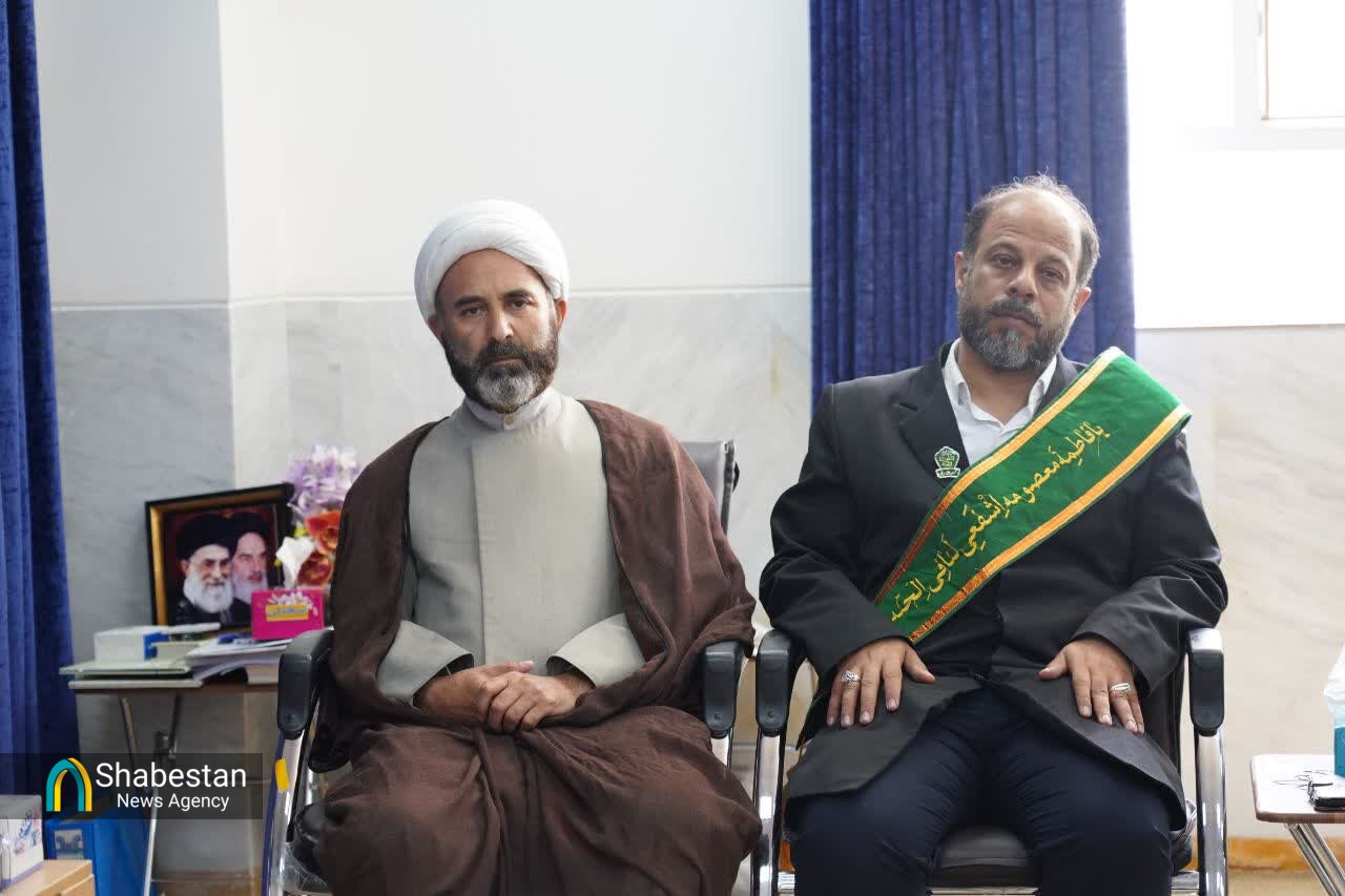 دیدار خادمان حرم حضرت معصومه با نمایندهولی فقیه در لرستان