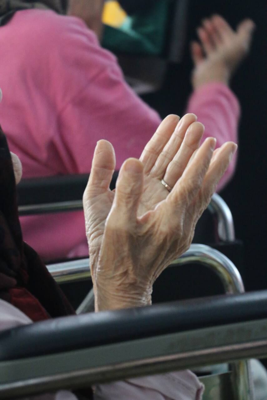 نجوای مادرانه زیر سایه خورشید