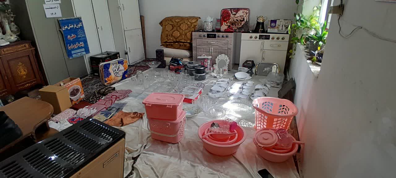 بانوان مسجدی که حامی نوعروسان نیازمند هستند/ اهدای دو سری جهیزیه