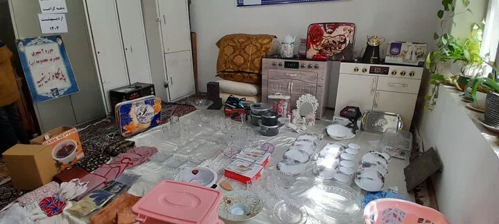 بانوان مسجدی که حامی نوعروسان نیازمند هستند/ اهدای دو سری جهیزیه