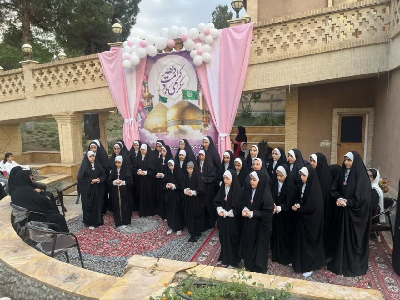 «شادیانه دهه کرامت» با حضور پرشور بانوان در آران و بیدگل برگزار شد