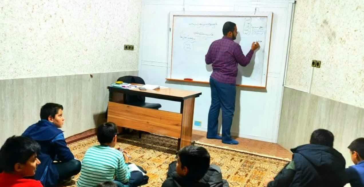 روایت مسجدی با چهل معلم؛ اینجا هیچ معلمی بازنشسته نمی‌شود