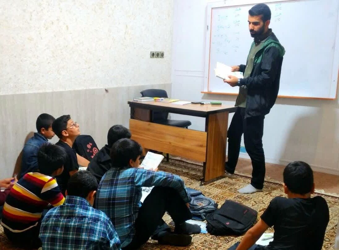 روایت مسجدی با چهل معلم؛ اینجا هیچ معلمی بازنشسته نمیشود