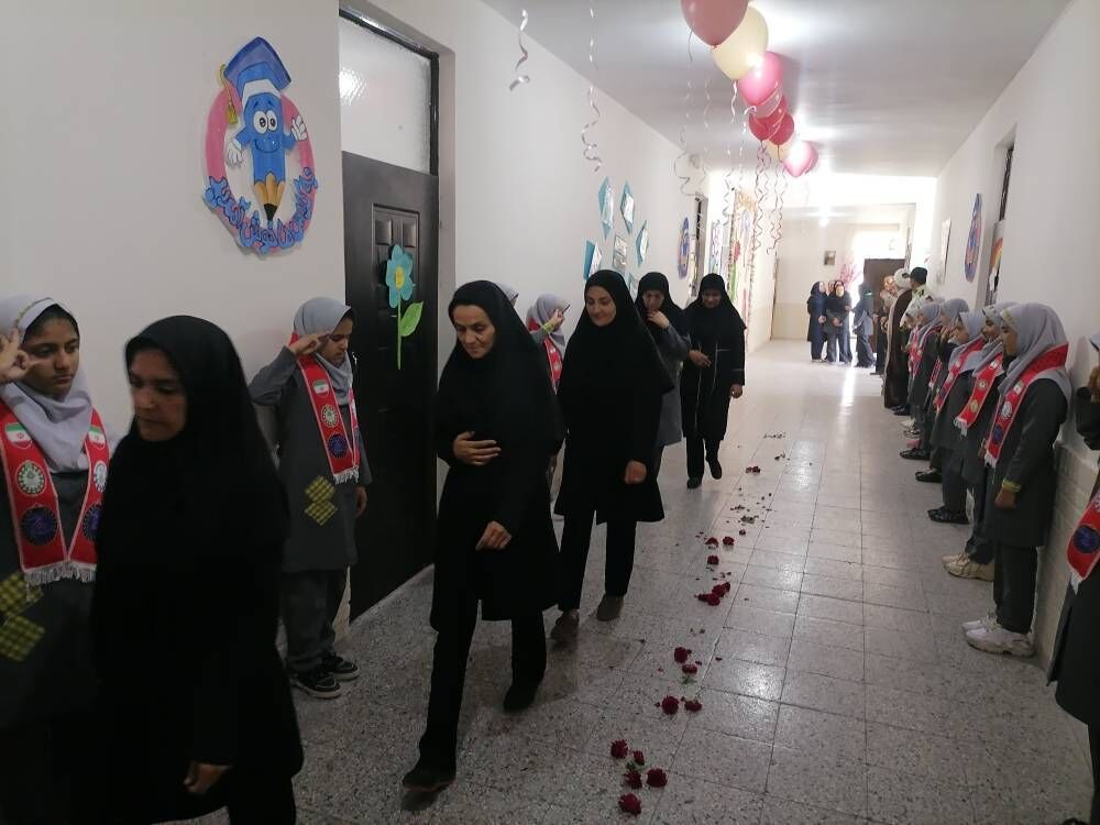 نواخته شدن «زنگ سپاس معلم» در مشهد