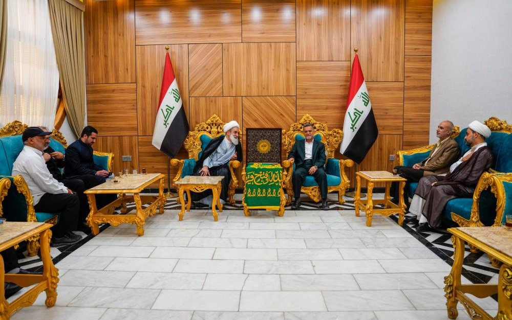 پرچم «امام رضا(ع)» به آستان مطهر علوی تحویل داده شد+ عکس