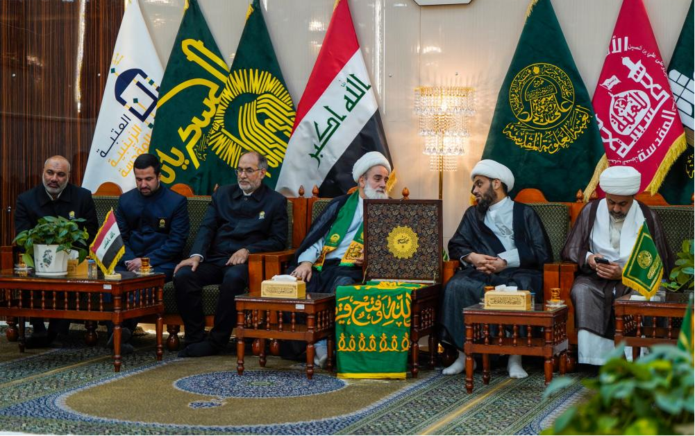 پرچم «امام رضا(ع)» به آستان مطهر علوی تحویل داده شد+ عکس