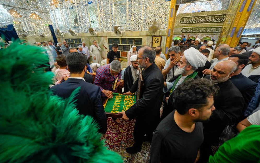 پرچم «امام رضا(ع)» به آستان مطهر علوی تحویل داده شد+ عکس