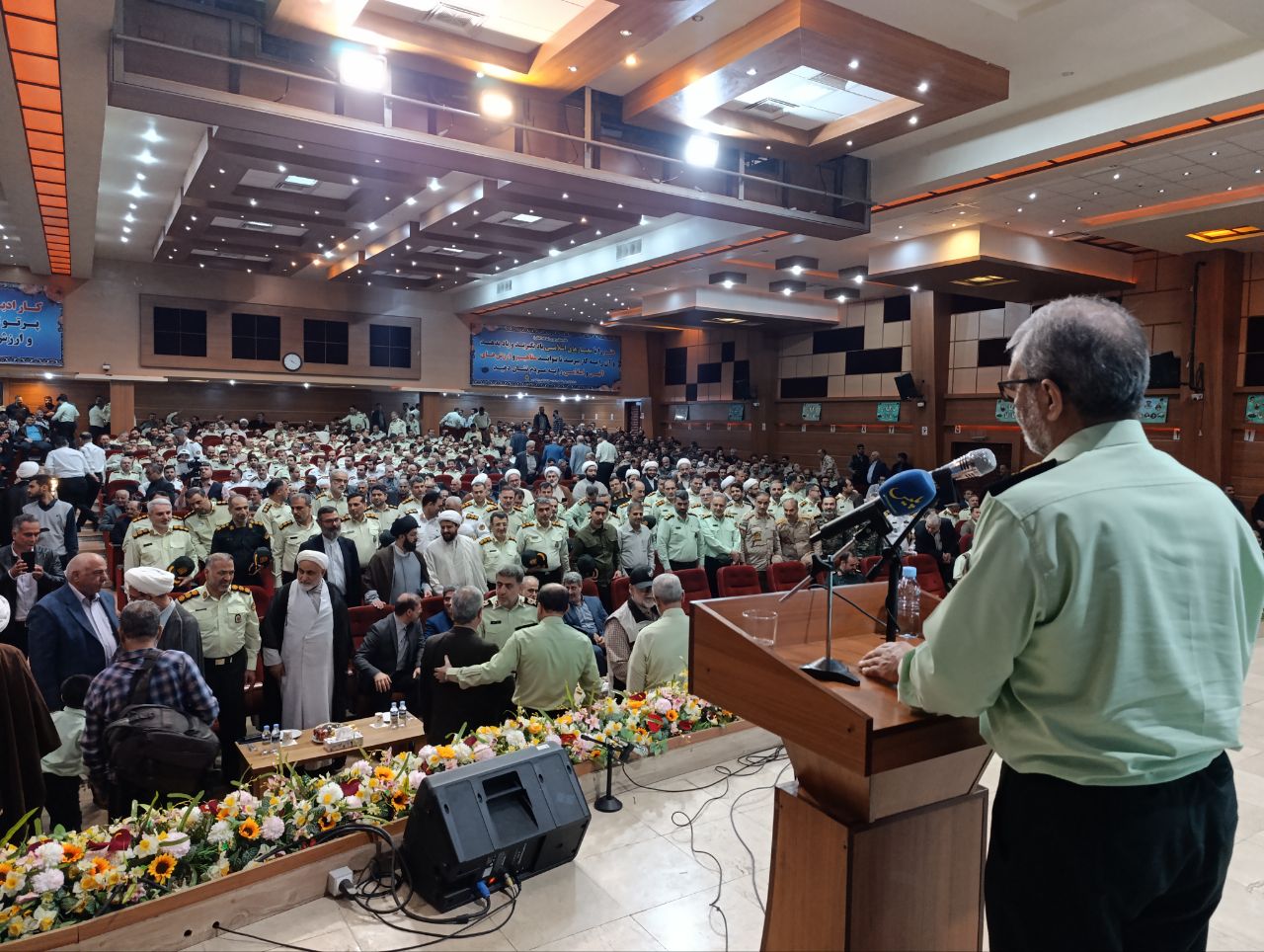 نیروی انتظامی همواره کنار مردم است