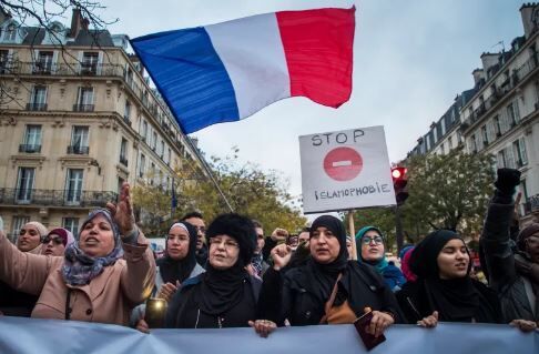 هشدار روزنامه لوموند نسبت به برخورد دوگانه با اسلام در فرانسه
