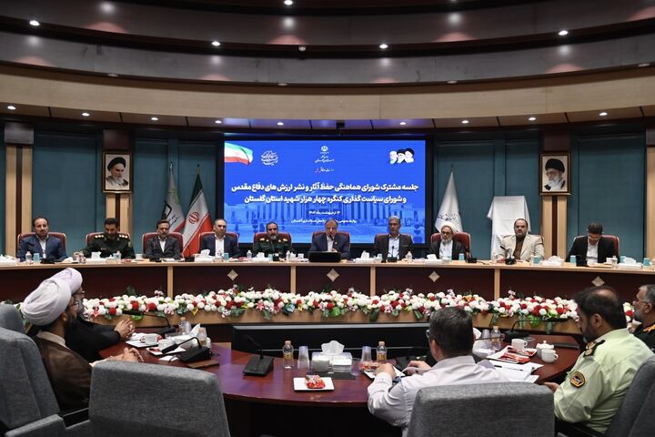 شهدا مکتب هدایت جامعه هستند