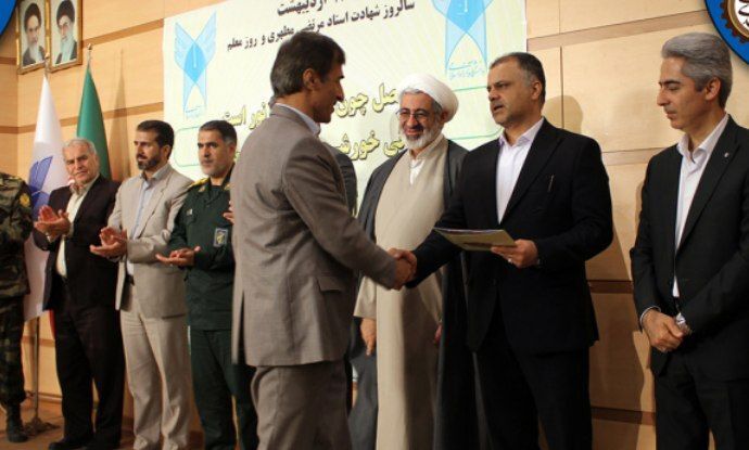 گرامیداشت روز معلم در سنندج با تأکید بر نقش دانشگاه در توسعه ملی