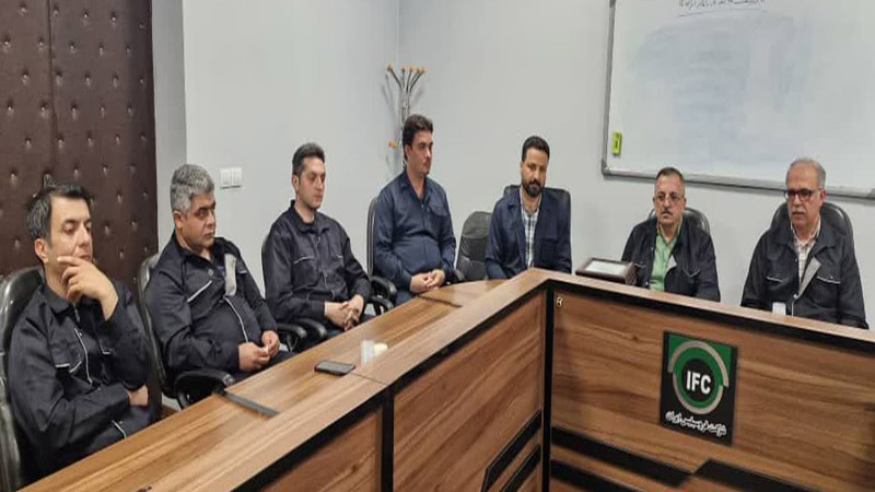 کارگران برترمجموعه فروسیلیس ایران در سمنان تجلیل شدند