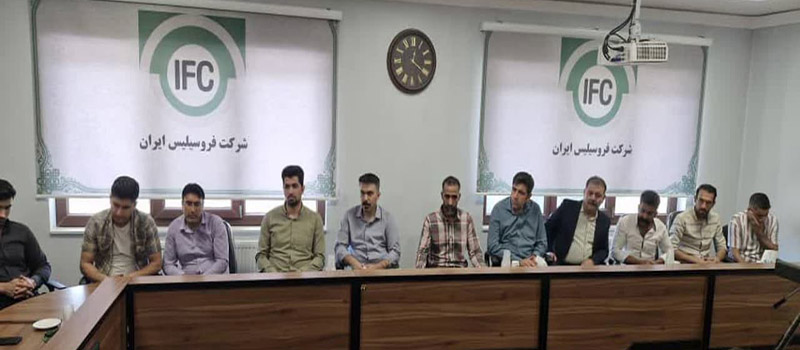 کارگران برترمجموعه فروسیلیس ایران در سمنان تجلیل شدند