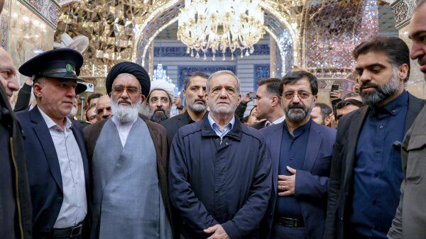 رئیس جمهور به زیارت بارگاه حضرت معصومه(س) رفت