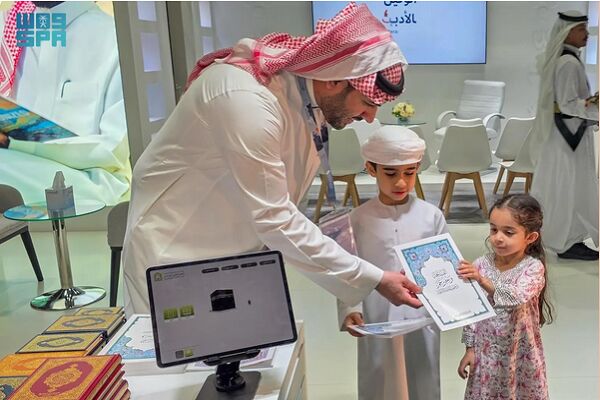 توزیع بیش از ۵ هزار قرآن در نمایشگاه کتاب ابوظبی