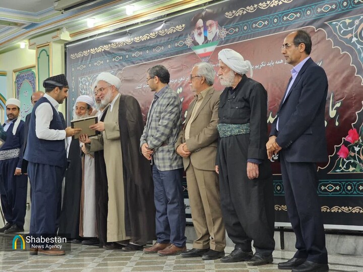 تجلیل از مقام معلم و اعطای مدرک به طلاب علوم دینی اهل سنت در کردستان