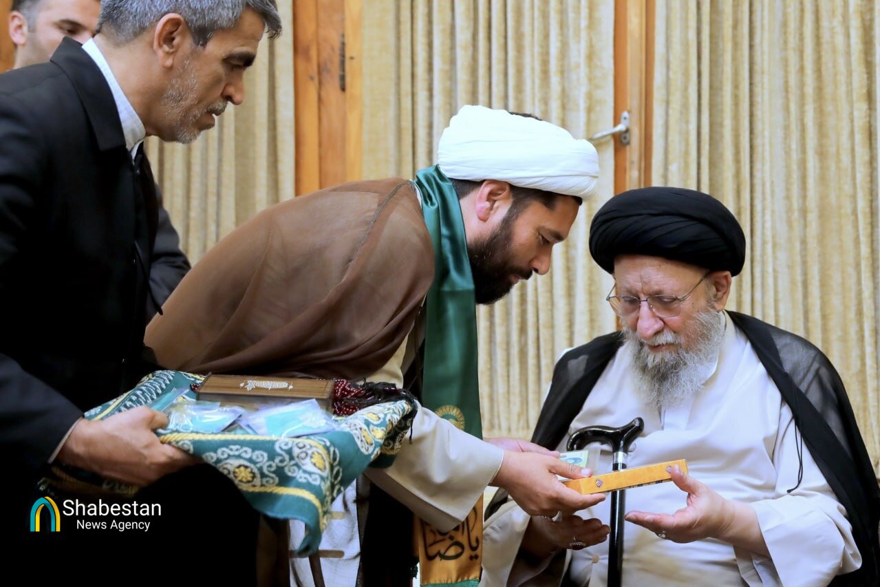 برگزاری جشن دهه کرامت با حضور خادمین حرم امام رضا (ع) در مسجدجامع گلشن گرگان