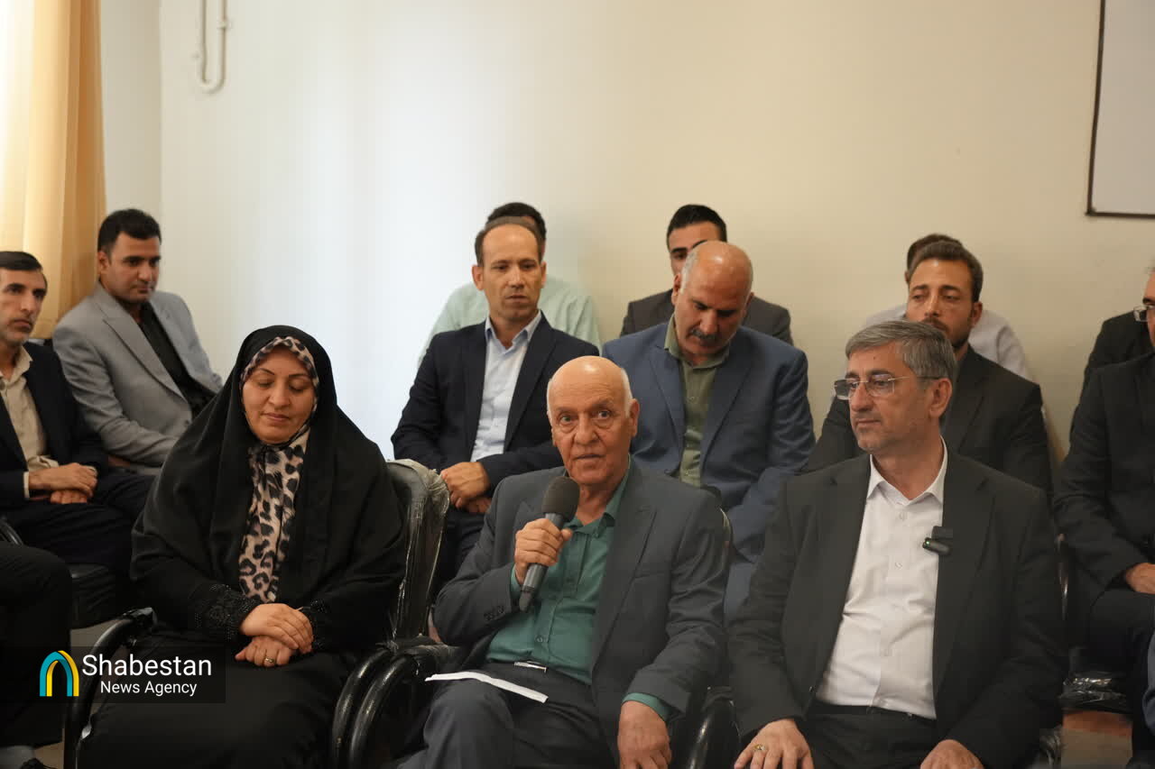 تجلیل از معلمان هنرستان ولی‌عصر خرم آباد با حضور استاندار لرستان