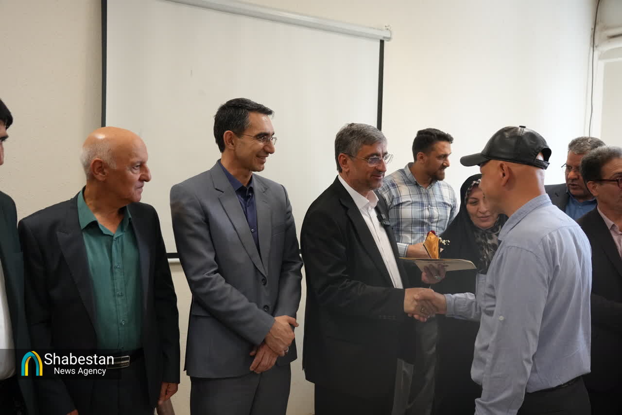 تجلیل از معلمان هنرستان ولی‌عصر خرم آباد با حضور استاندار لرستان