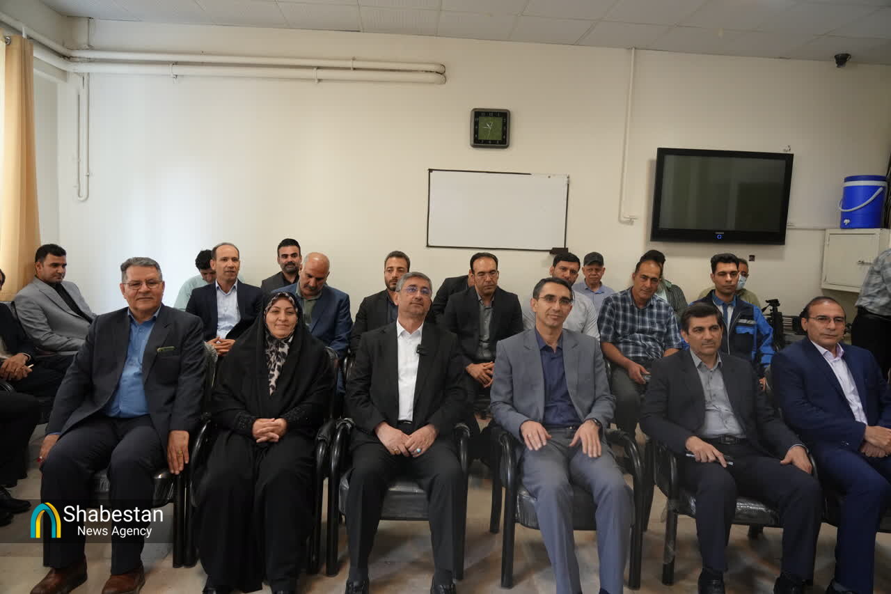 تجلیل از معلمان هنرستان ولی‌عصر خرم آباد با حضور استاندار لرستان