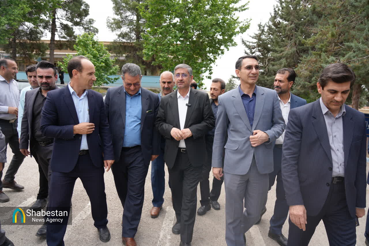 تجلیل از معلمان هنرستان ولی‌عصر خرم آباد با حضور استاندار لرستان