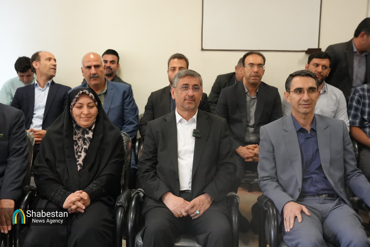 تجلیل از معلمان هنرستان ولی‌عصر خرم آباد با حضور استاندار لرستان