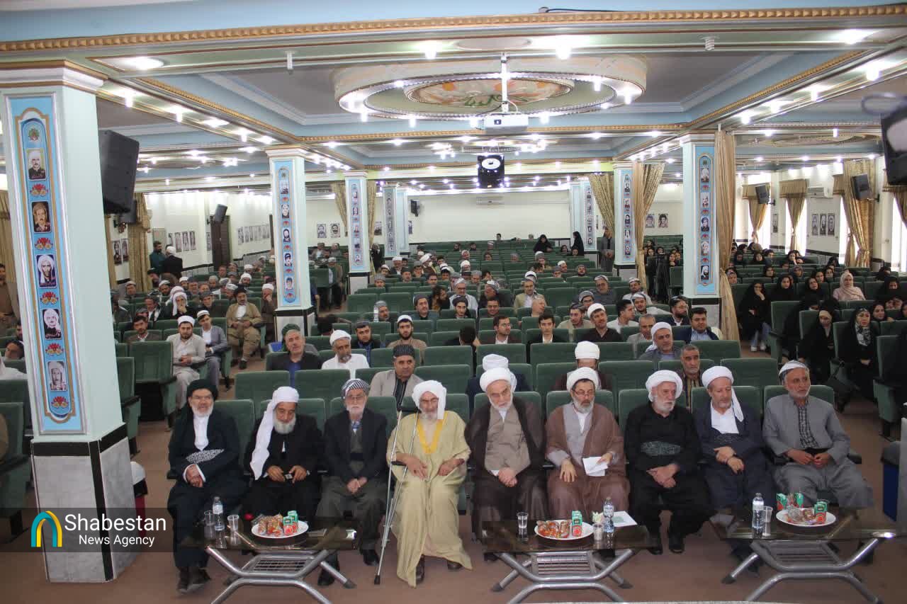 تجلیل از مقام معلم و اعطای مدرک به طلاب علوم دینی اهل سنت در کردستان