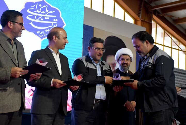 کارگران افسران جنگ اقتصادی کشورمان هستند