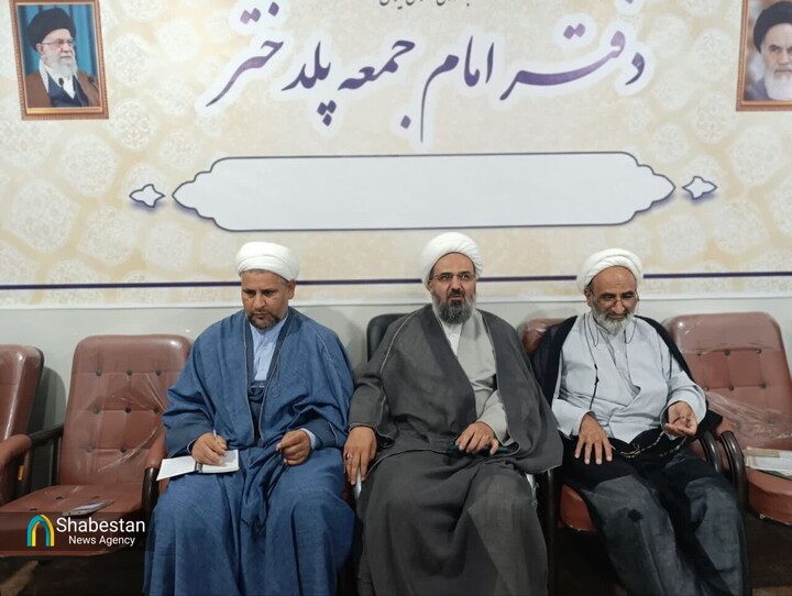 معلمان الگوی عملی طلاب هستند