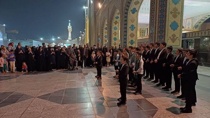 اجرای سرودهای پاتوقی در حرم رضوی