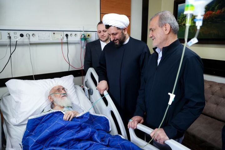 رئیس‌جمهور از آیت‌الله نوری همدانی عیادت کرد