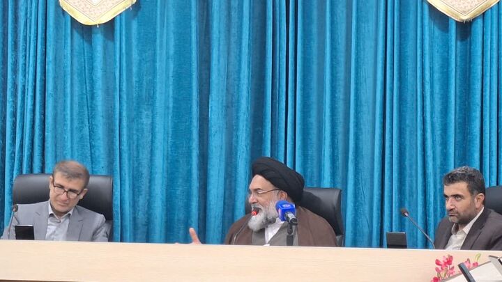 تاکید آیت الله حسینی بر ضرورت پاسداشت ارزش‌های انقلاب اسلامی توسط رسانه ملی