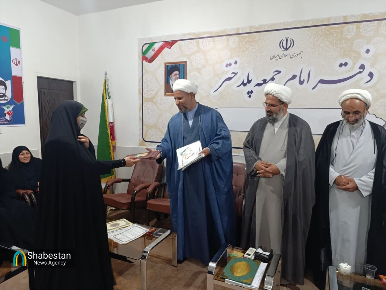 معلمان الگوی عملی طلاب هستند