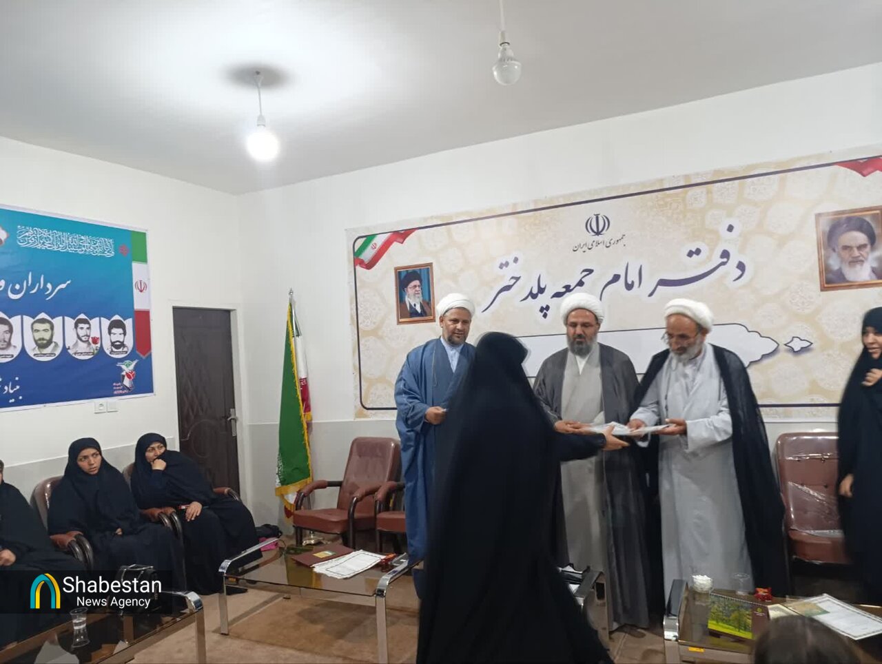 معلمان الگوی عملی طلاب هستند