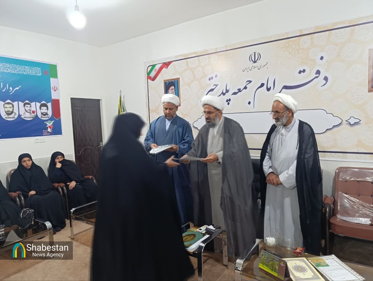 معلمان الگوی عملی طلاب هستند