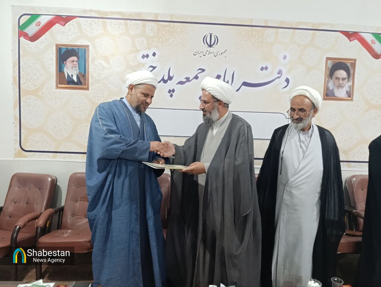 معلمان الگوی عملی طلاب هستند