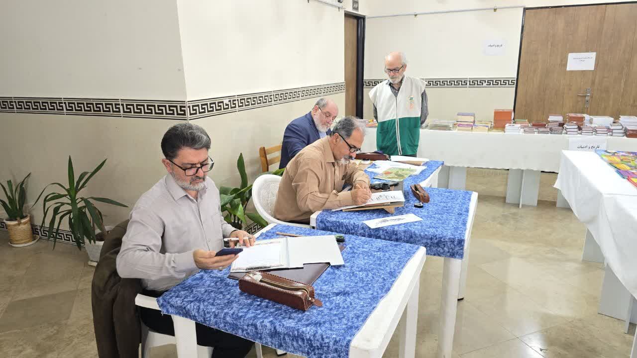 رونمایی از کتاب فضای مجازی تا شعرهای عاشقانه رضوی و نوازش قلم ها به نام کرامت