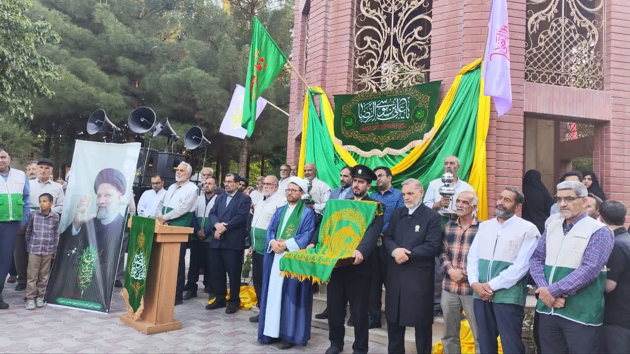 نمایش عشق و ارادت به امام رضا(ع) در شادپیمایی خادمیاران رضوی در بیرجند