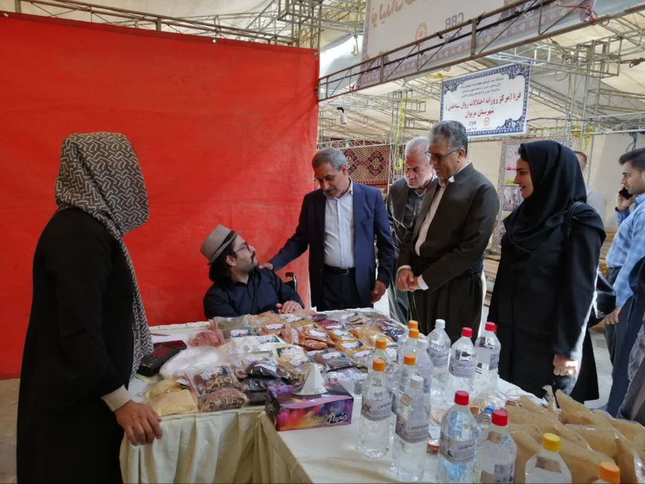 جلوهای از امید و توانمندی؛ نمایشگاه آثار هنری توانخواهان کردستان در مریوان افتتاح شد