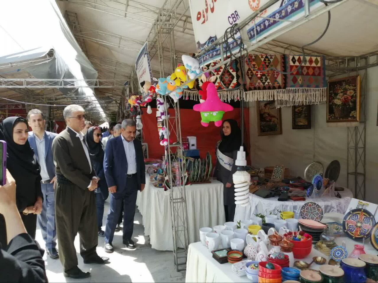 جلوهای از امید و توانمندی؛ نمایشگاه آثار هنری توانخواهان کردستان در مریوان افتتاح شد