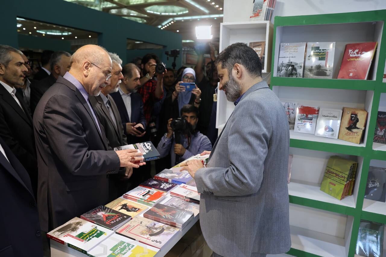 بازدید رئیس مجلس شورای اسلامی از نمایشگاه کتاب 