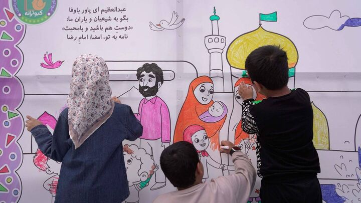 نقاشی‌های امام رضایی به هنرمندی کودکان در صحن پیامبر اعظم(ص)