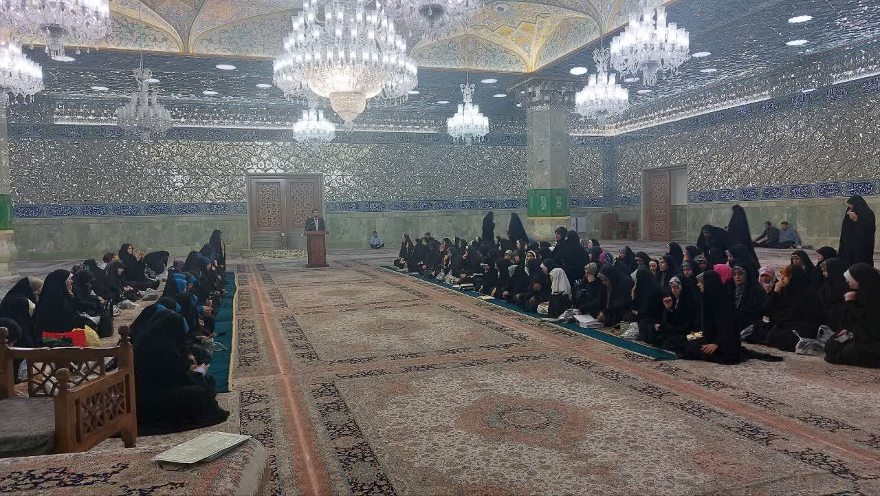 آئین غبارروبی حرم مطهر حضرت معصومه(س) با حضور فعالان مسجدی البرز