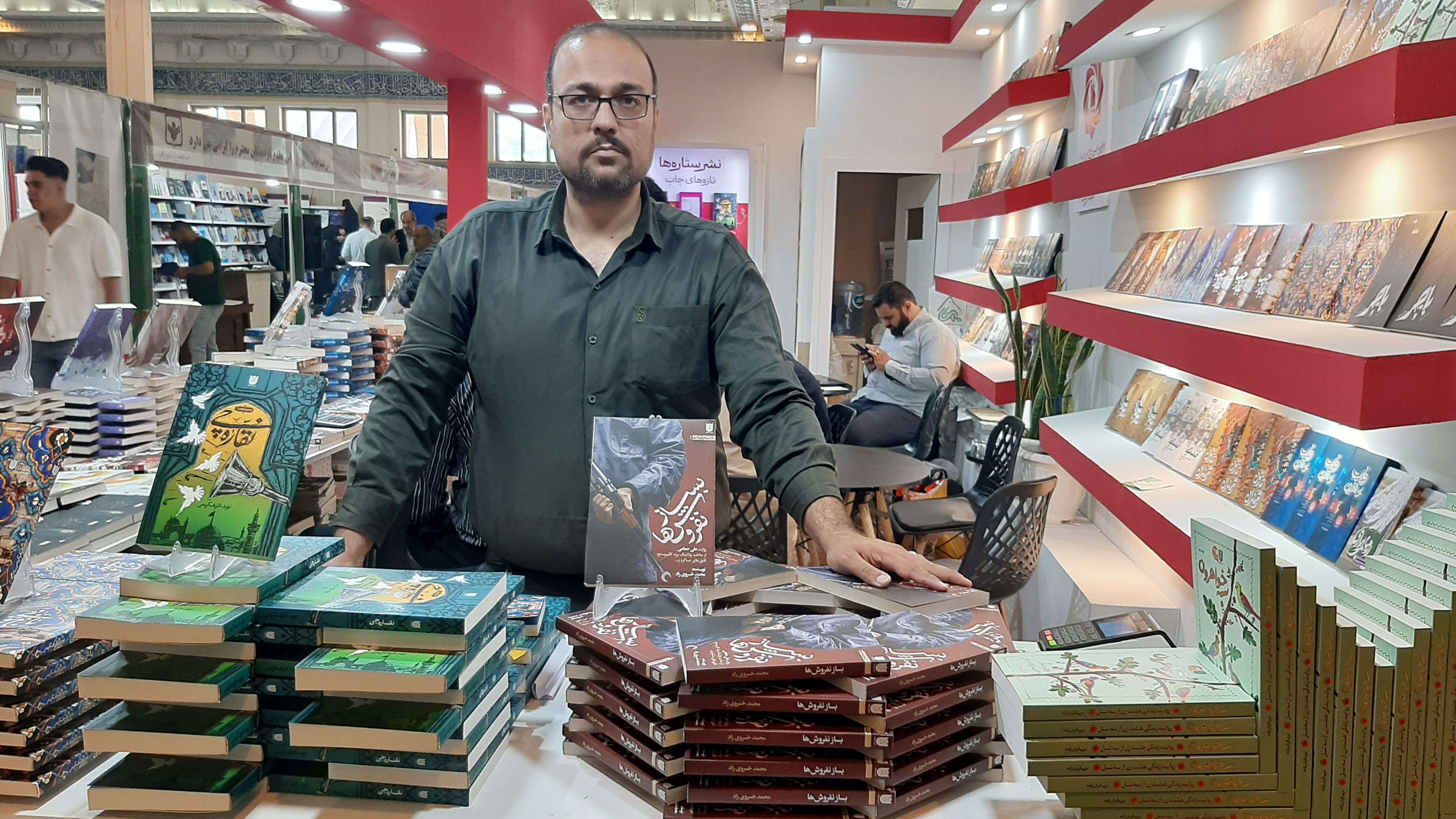 جمعه امام رضایی نمایشگاه کتاب/ تفرج فرهنگی بازدیدکنندگان زیر سایه حضرت خورشید